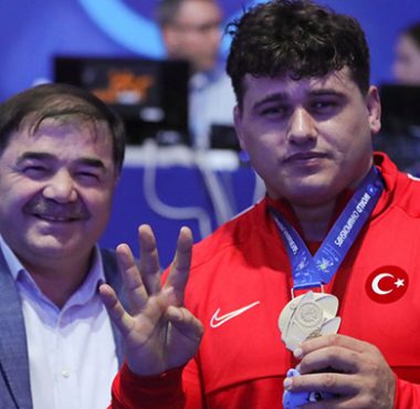 Rıza Kayaalp 4. dünya şampiyonluğu görseli